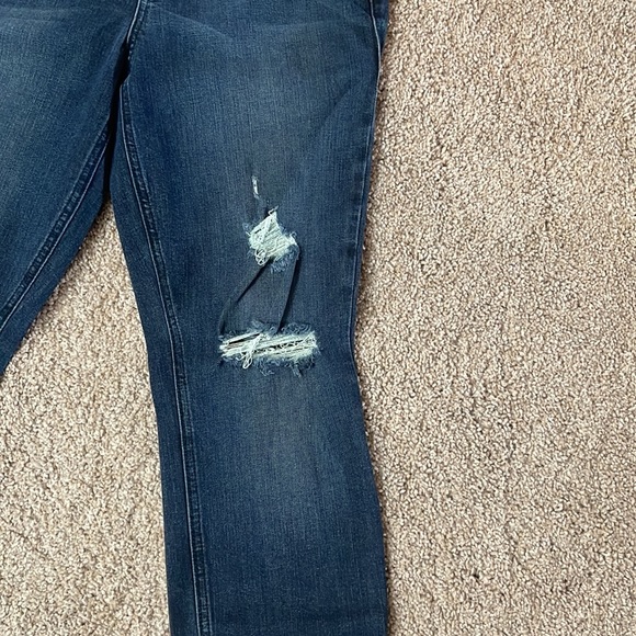 Skinny jeans with distressing - Picture 4 of 6